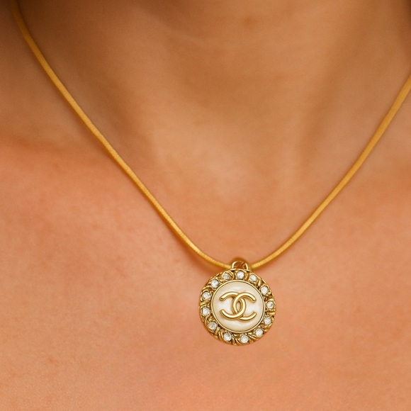 Luxury Gold-Tone Pearl Accent Charm Pendant Necklace - Picture 1 of 4